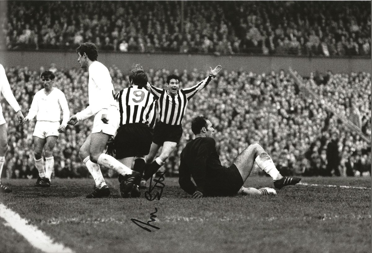 NufcMemorabilia's tweet photo. He scored our first ever European goal.........he even scored in the final also🏆️
Signed Jim Scott Newcastle photo ⚫️⚪️⚫️
Buy it here:
✅ Web: https://t.co/AMcE6IQpxk
✅ eBay: https://t.co/yD131ou6zi
#nufc #hwtl #1969 #fairscup #jimscott #newcastle #toon #magpies https://t.co/2ESFNp1zCg