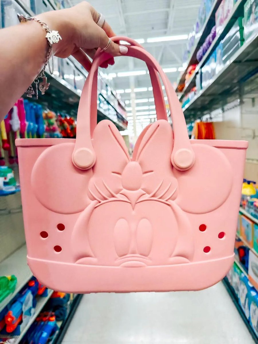 Eman_8282's tweet image. Hobby lobby has a Minnie mouse beach bag!! HIW CUTE!!! 😍😍

I might need this one for our Disney trip 🩷

#fb #life #finds