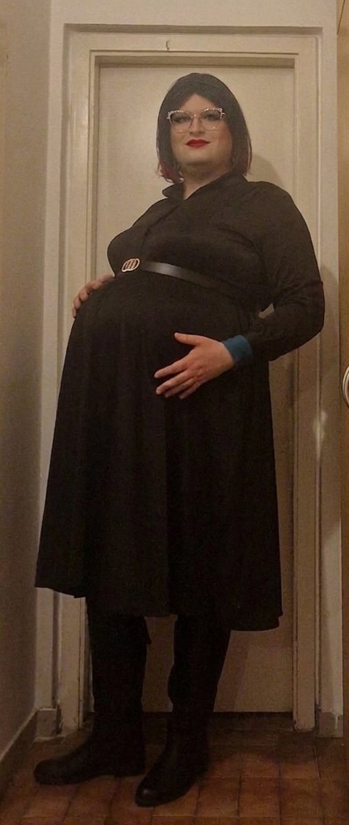 cdprgo's tweet photo. Bought a new dress with a leather legging. Feeling so good in this 🥰
#pregnant #cd #belly #leather https://t.co/s1iUxvbtH7