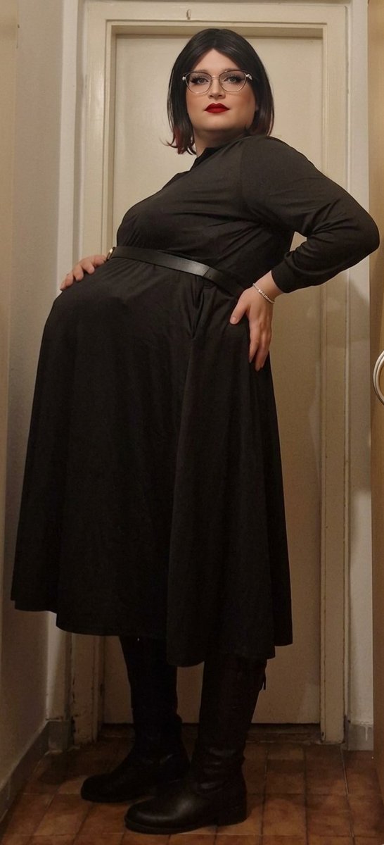 cdprgo's tweet photo. Bought a new dress with a leather legging. Feeling so good in this 🥰
#pregnant #cd #belly #leather https://t.co/s1iUxvbtH7
