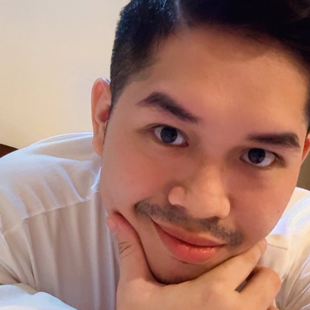 \jän-ˈlir-ē\ tweet media