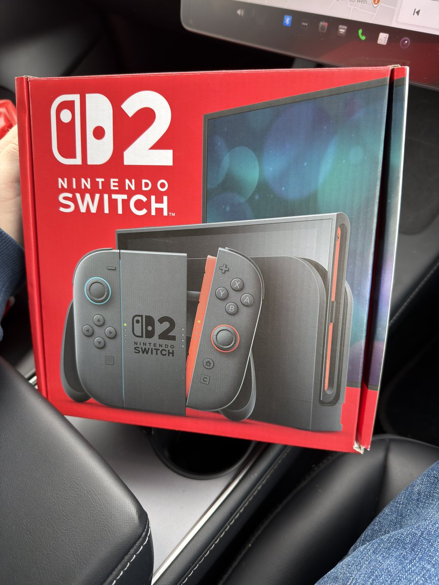 PocketPaulUK's tweet photo. I really loved the Steam Deck, but found it far too bulky when travelling to take it with me. 

The Switch 2 is a lot slimmer, so hopefully will be easier to take. they have a great catalogue of retro games with Nintendo Online, so looking forward to those. #Nintendo #Switch2 https://t.co/JlPSOnzvBd