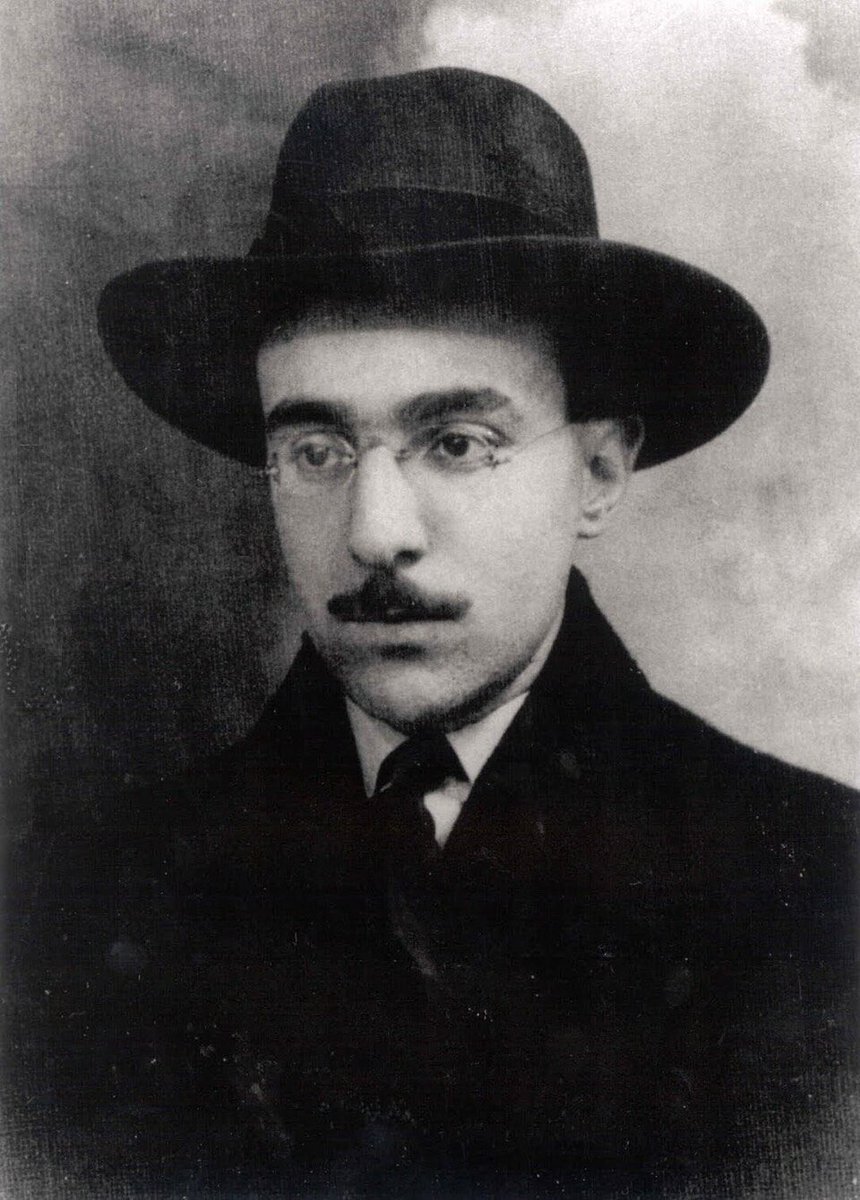“Bir insanın aklının biraz kıt olduğunu, en iyi, başkalarına zarar vermeden espri yapamamasından anlarsınız.”
(s. 486)

Fernando Pessoa