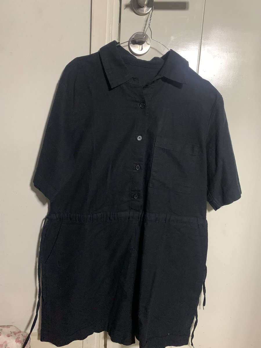 jenocartz's tweet photo. 1. her apparel blouse new 50k
2. blouse hijau 30k
3. jumpsuit hitam pendek 25k
4. celana pendek krem 10k https://t.co/0vEszFmjxI