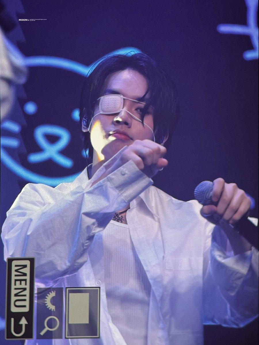 𝙈𝙊𝙊𝙉 tweet media