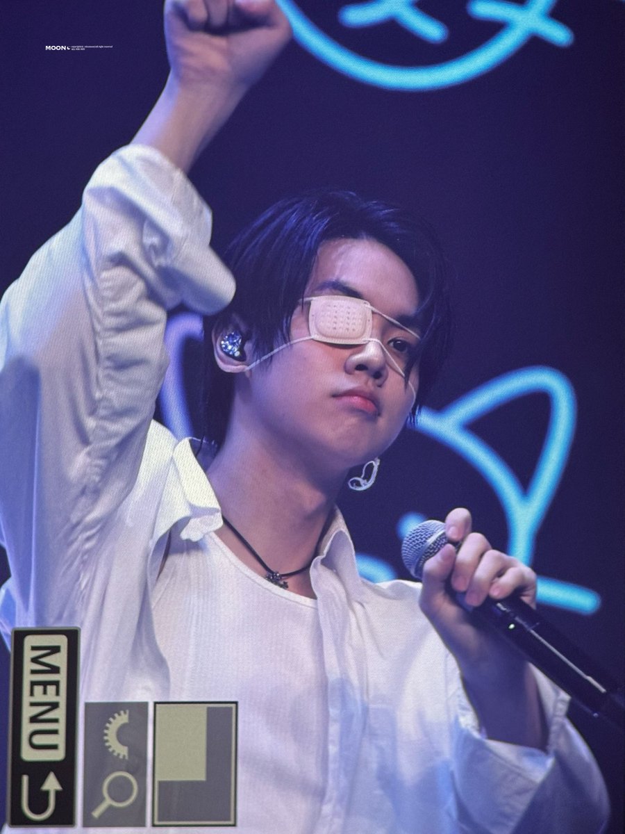 𝙈𝙊𝙊𝙉 tweet media