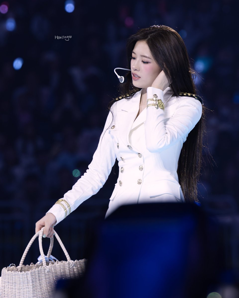 투라이트 tweet media