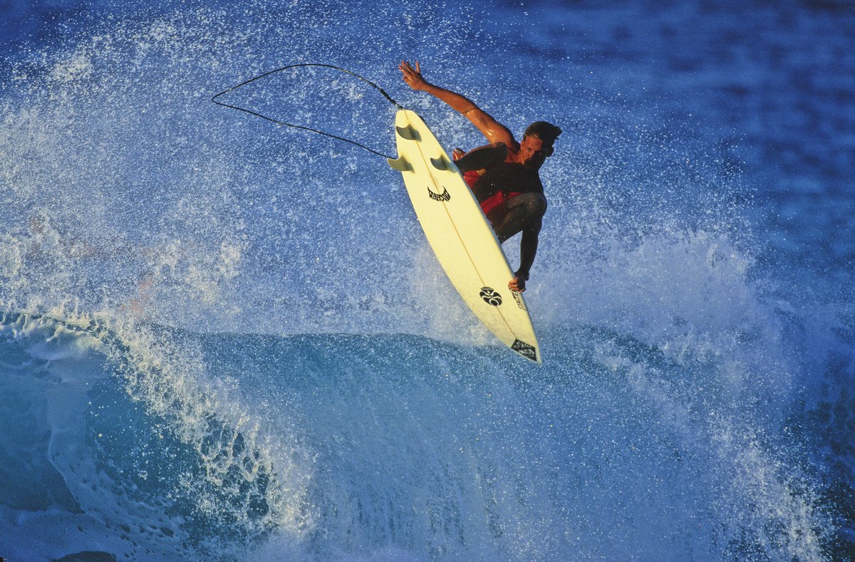 Andy Irons, Rockpile, 1996. “This was when he, Bruce Irons, and Cory Lopez were light years ahead of everyone else,” says Jeff Divine. 

Pulled from TSJ 33.6’s “Archive: 60-00s A+.”

surfersjournal.com/editorial/at-h…