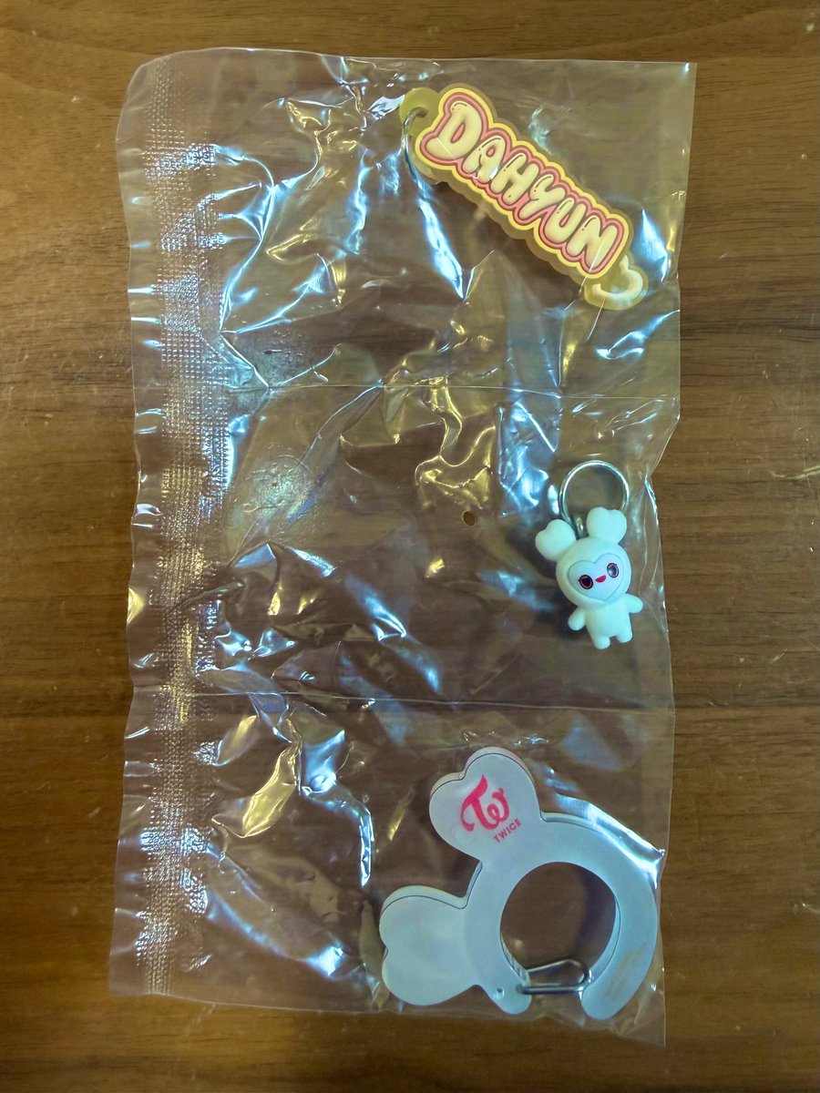 トムトム tweet media