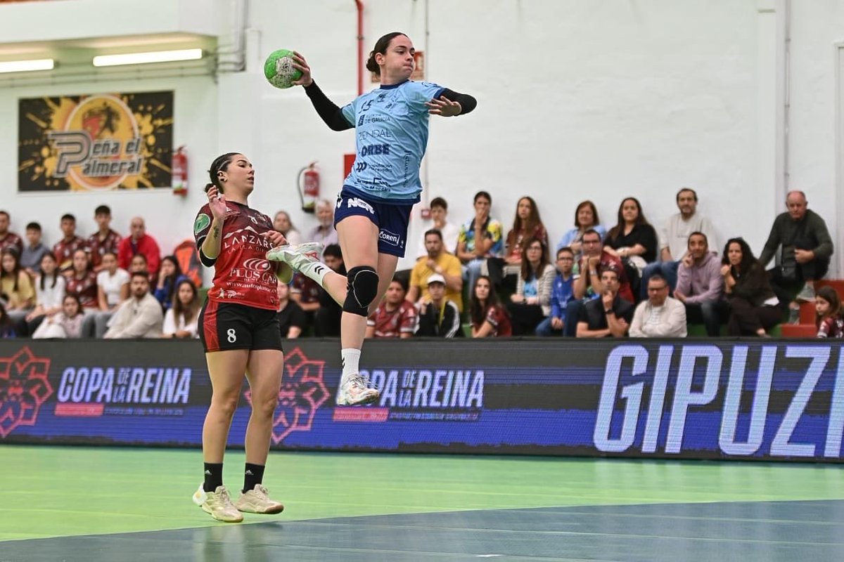 BmPorrino's tweet photo. Gran victoria en Las Palmas do Conservas Orbe Zendal BM Porriño ante o Zonzamas (19-22).
Encontro moi igualado no que as nosas souberon competir en todo momento, mantendo unha vantaxe de dous goles e sen permitir que o rival se achegase no marcador. https://t.co/EWWUVeIBSn