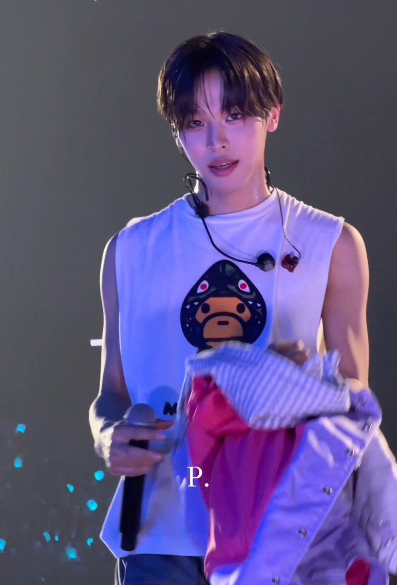 riri..𖧧 tweet media