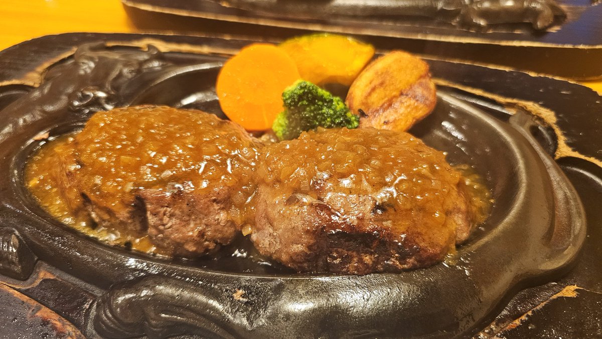 とーま tweet media