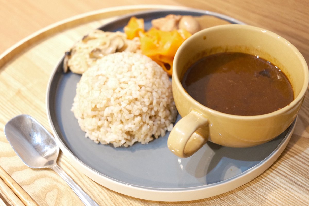 KISHI_KAISEI_'s tweet photo. 妹のやってるクラフトカレー屋のロゴデザインしました。代々木駅から徒歩１分！みんな代々木に行ったら食べてくれよな！ https://t.co/TcJJ9D2LCD