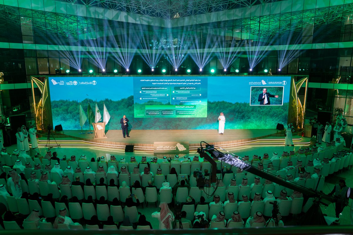 تهنئ منظمةُ الأغذية والزراعة للأمم المتحدة (الفاو) المملكةَ العربيةَ السعوديةَ على استعادة مليون هكتارٍ من الأراضي المتدهورة؛ وهي مساحةٌ تعادل دولاً مثل لبنان وجامايكا وغامبيا!

ومن خلال شراكاتٍ مؤسسيةٍ قويةٍ، واعتماد أساليب تحقُقٍ مبتكرة، وتنفيذ حلولٍ قائمةٍ على الطبيعة بالتعاون