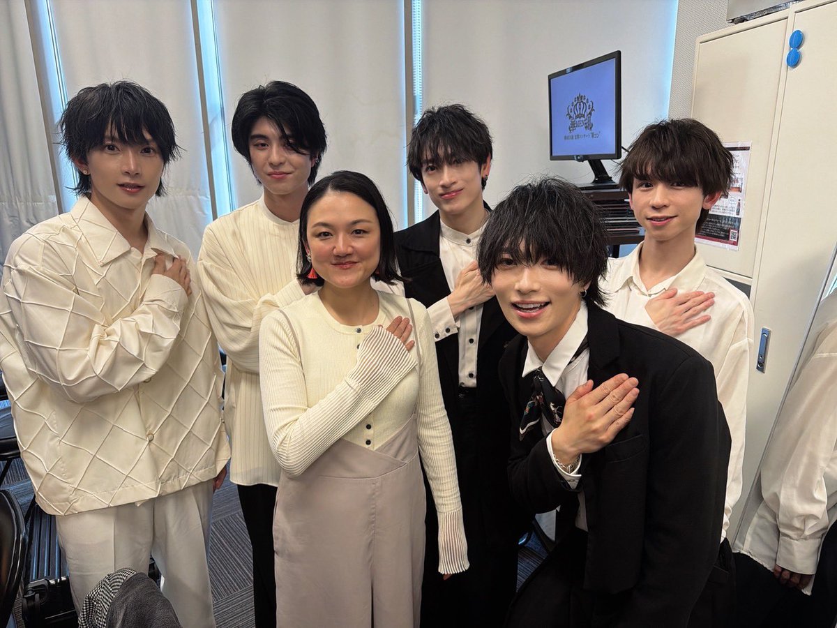 Kamengumi_staff's tweet photo. 華MEN組〈第14回〉定期コンサート”華コン”第1部・第2部無事にパフォーマンスが終了しました‼️

ご来場いただきました皆さま誠にありがとうございました‼️

【昼公演】では"歌"で魅せる華MEN組を
【夜公演】では"踊り"で魅せる華MEN組をお届けしましたがいかがでしたでしょうか⁉️

今回もとても素敵なピアノの演奏をしてくださった #長尾真奈 (@mn2go)様ありがとうございました‼️✨️

さらに‼️
昨日に続きステージ上にてサプライズでコウジのバースデーをお祝いさせていただきました‼️🌸

こうして皆さまと音楽で繋がることができる幸せな時間を共にすることができとても嬉しく思います😊

明日はいよいよ17days最終日‼️
最終日も僕たちのパフォーマンスで皆さまの心に「華」を咲かせられるように全力で頑張ってまいります‼️🔥