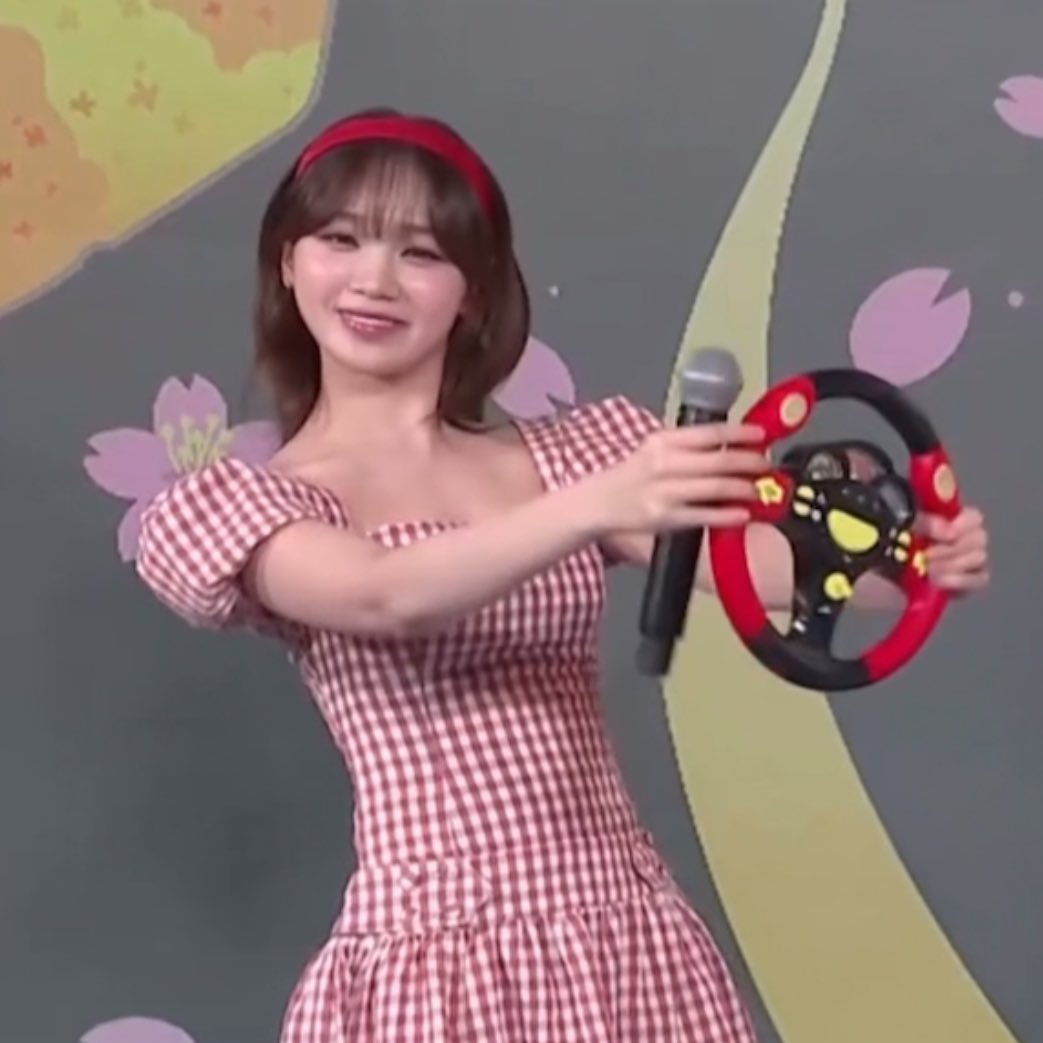 it's not chaewon if it's not upside down or backwards