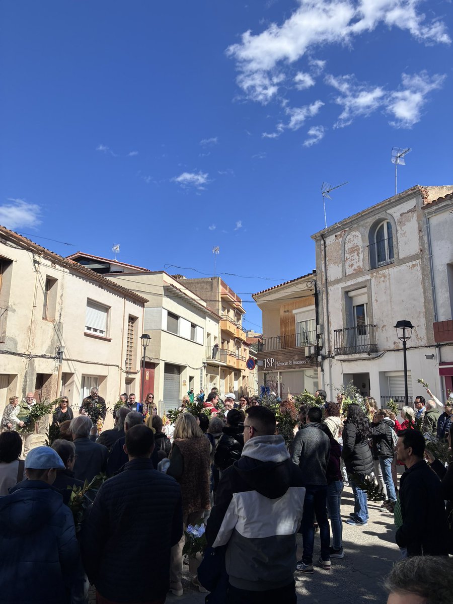 VoxSentmenat's tweet photo. ¡Buen Domingo de Ramos! 🌾

Hoy en Sentmenat hemos festejado el Domingo de Ramos, con el que da comienzo la Semana Santa.

¡Nos encomendamos a Dios para seguir trabajando para Sentmenat! https://t.co/4b2F2VuVNT