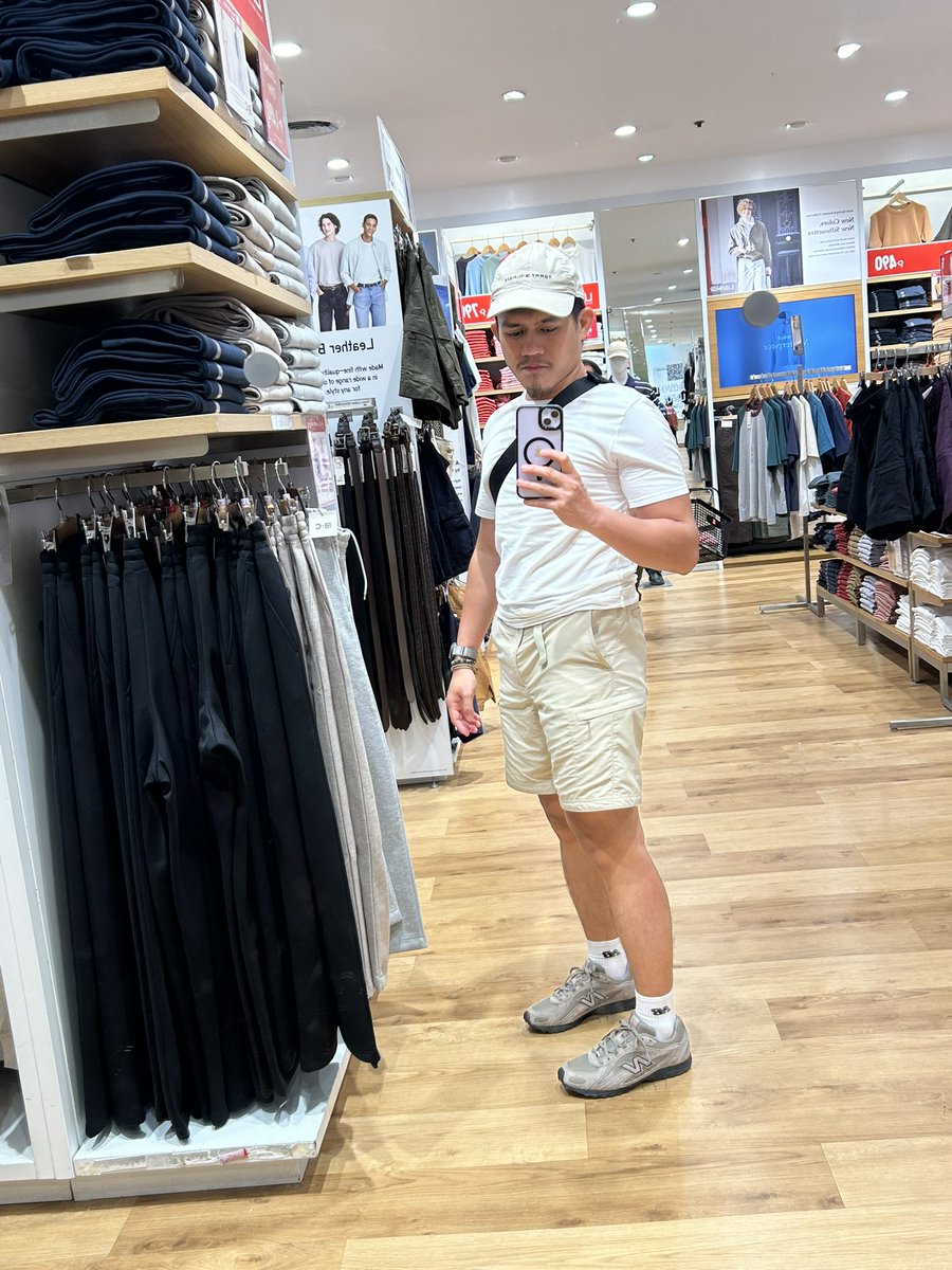 Selfie ra gyud afford sa uniqlo. 😌