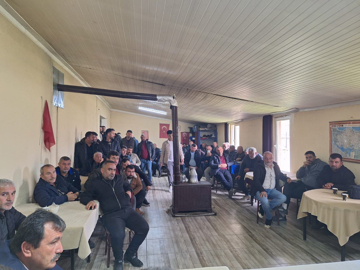 okonuralp's tweet photo. CHP Şereflikoçhisar İlçe Başkanımız Sn. Hüseyin Güçlü ve yöneticileriyle birlikte, S.S. Şereflikoçhisar Taşıyıcılar Kooperatifi’ne üye emekçi kardeşlerimizle bir araya geldik; tuz firmalarıyla yaşanan nakliye ücretleri ve tonaj kaynaklı sorunları yerinde değerlendirdik.
➡️Gördük ki mesele sadece bir ücret pazarlığı değil; alın terinin karşılığını alma ve emeğin sömürülmesine karşı durma meselesidir. Kamyoncu esnafımız, artan maliyetler ve keyfi uygulamalar karşısında ayakta kalma mücadelesi veriyor. 
➡️Bizler emeğiyle geçinen kamyoncu kardeşlerimizin yanındayız. Adil bir ücret düzenlemesi sağlanana, tonaj uygulamalarındaki haksızlık giderilene kadar bu sürecin kararlı takipçisi olacağız. ➡️Kamyoncu esnafımızın emeğini korumak herkes için bir sorumluluk değil, bir zorunluluktur.