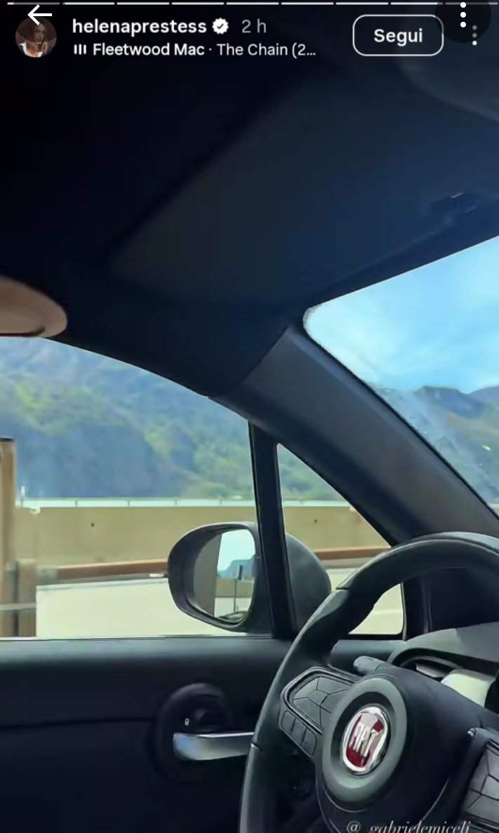 alepaga6's tweet image. Tema in classe: 
parla del tuo volante.
 📕🖋

#zelena ⚰ morte si, ma dal ridere