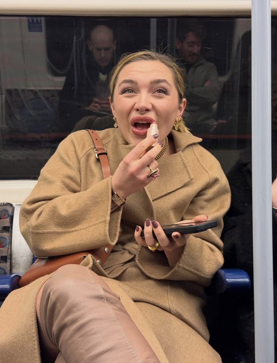 Florence Pugh Brasil tweet media