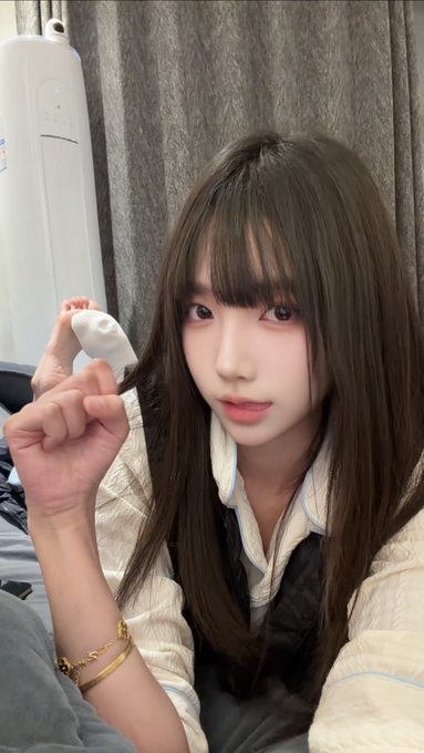 绘 tweet media