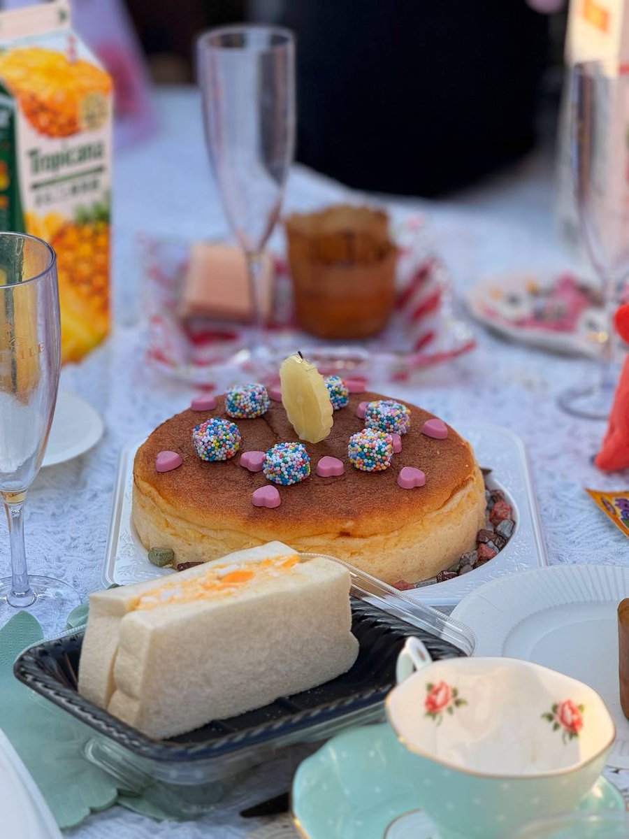 Julaelen tweet media