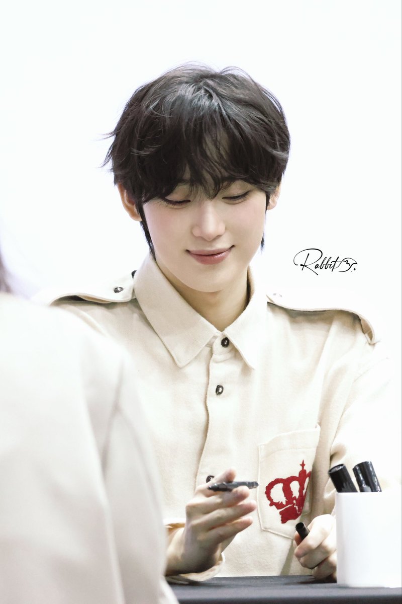 choccokips's tweet photo. heyyy https://t.co/TJNg709tjU