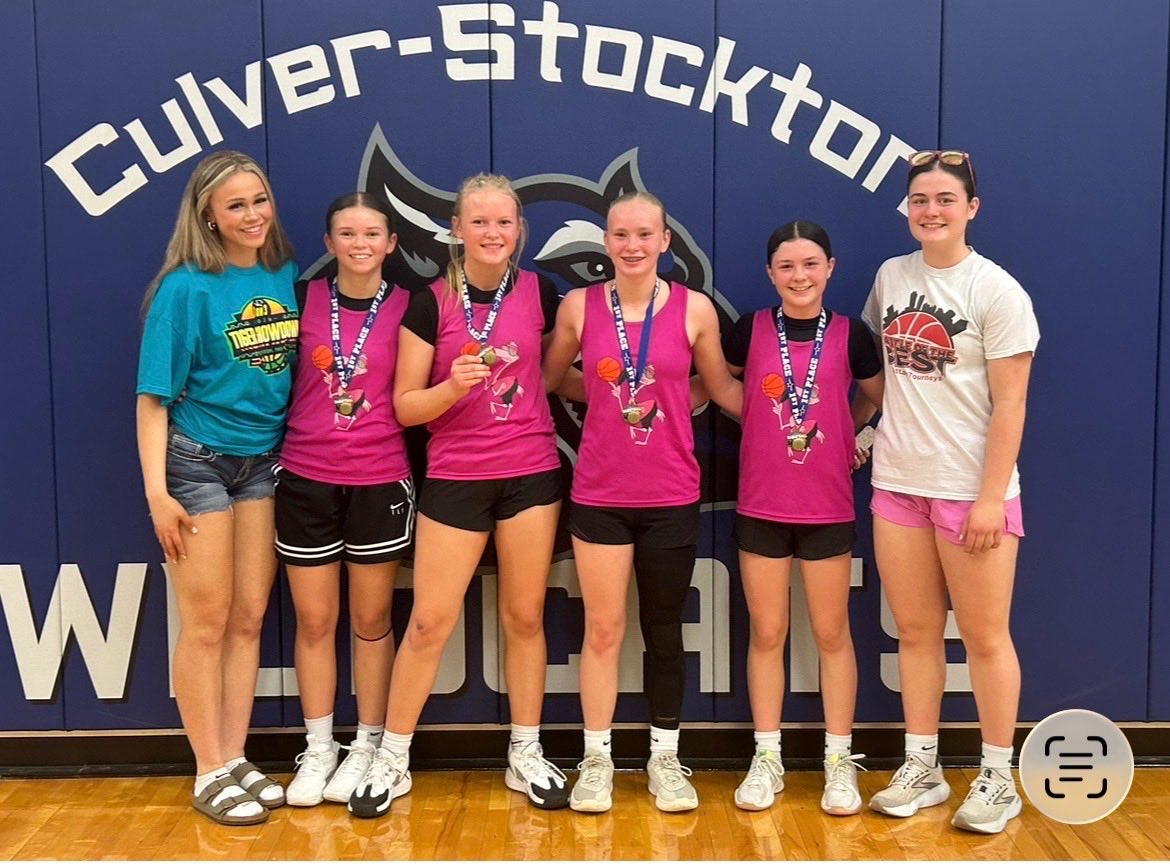 Mr. and Mrs. 25/8 tweet media