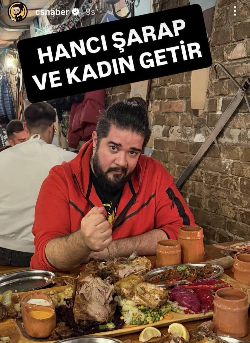 Hesaba para yattıktan sonra eve ikili ekonomik menü söylerken