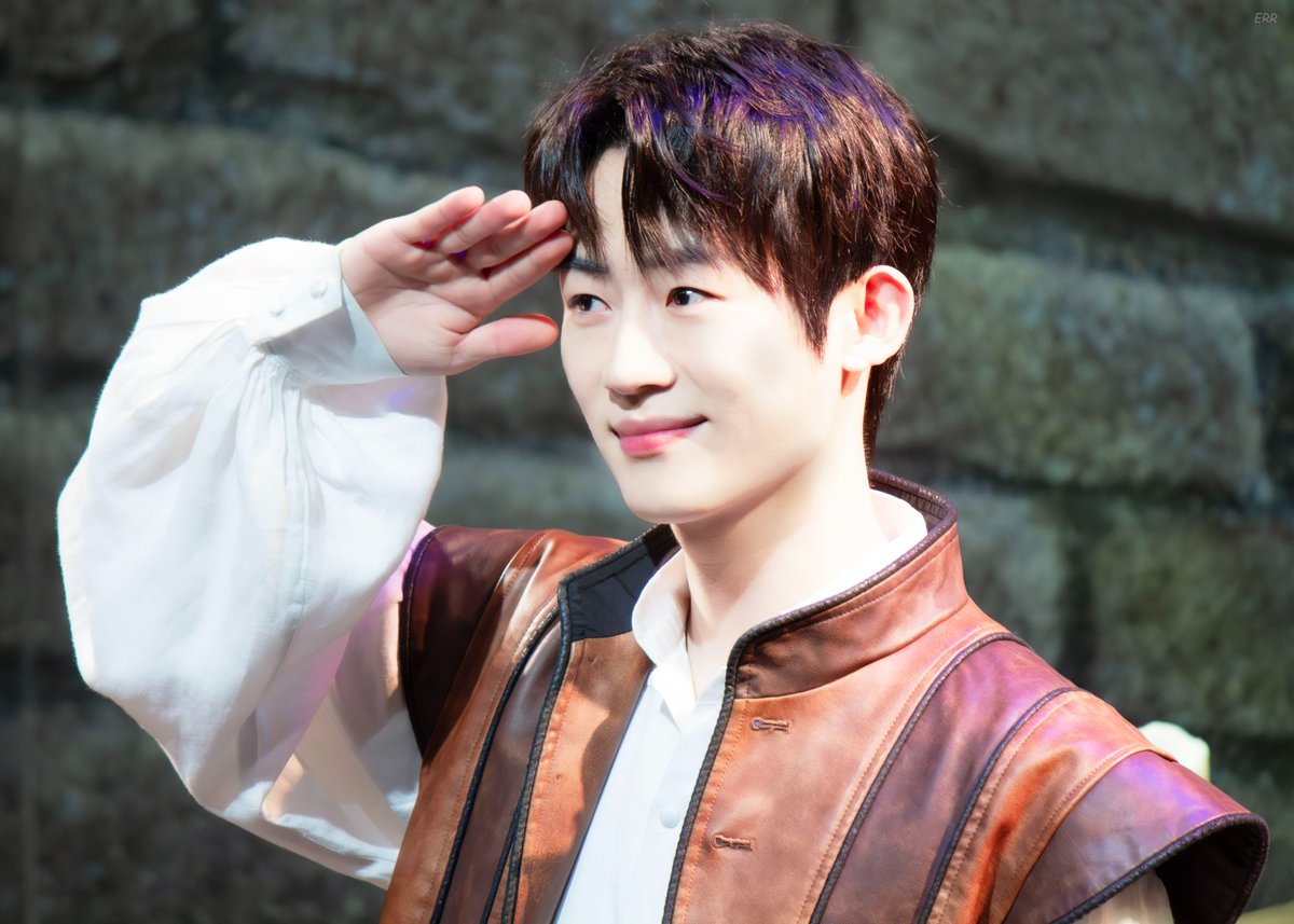 𝙀𝙍𝙍 tweet media