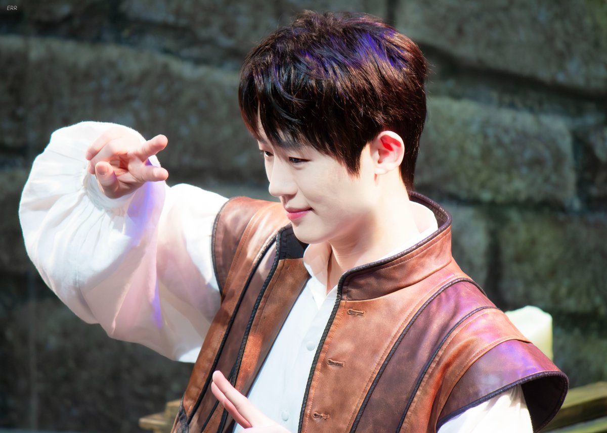 𝙀𝙍𝙍 tweet media