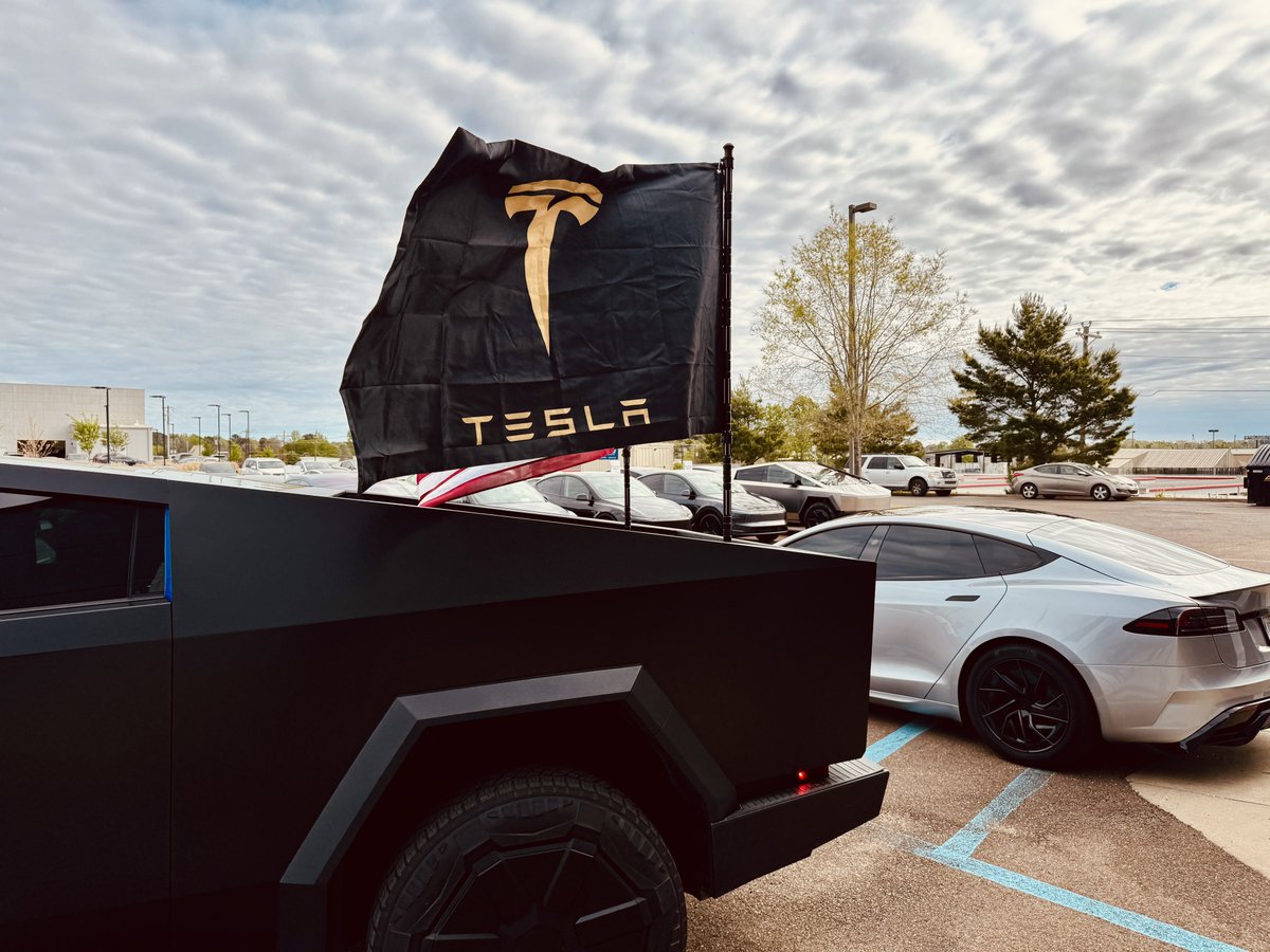 JEHazel75's tweet photo. Great time yesterday at the @TeslaOwnersMS Q1 Delivery Assist Event. 17 deliveries and 24 demo drives! Special thanks to @JoNationLive and @TheCaptainEli for making the drive out and participating all day! Lots of fun welcoming new members into the Tesla community!

@chattybird0306 @ajcrawford1022