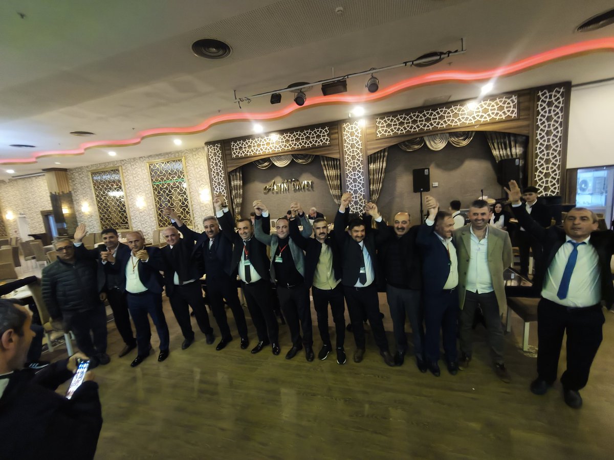 bursaoho's tweet photo. Sizlere daha iyi hizmet sunabilmek amacıyla çıktığımız bu yolda,Özel Halk Otobüsçüleri Odası olarak gerçekleştirilen seçimleri başarıyla tamamladığımızı büyük bir mutlulukla paylaşıyoruz.Yeni yönetimin göreve başlayacağı tarihte,yenilenmiş hizmet anlayışımızla görüşmek üzere https://t.co/IGpPZO2Hxv