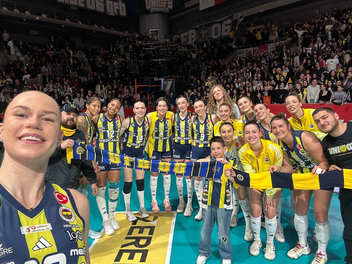 UNIGFB06 tweet media