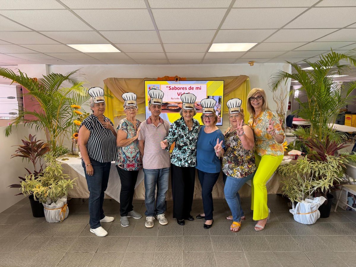 ciudadebayamon's tweet photo. En el Marco del Mes de la Nutrición, en Ciudad Dorada, los residentes y participantes de los programas confeccionaron un menú nutritivo, promoviendo hábitos de alimentación saludable y bienestar. https://t.co/Wm26H2hjhn