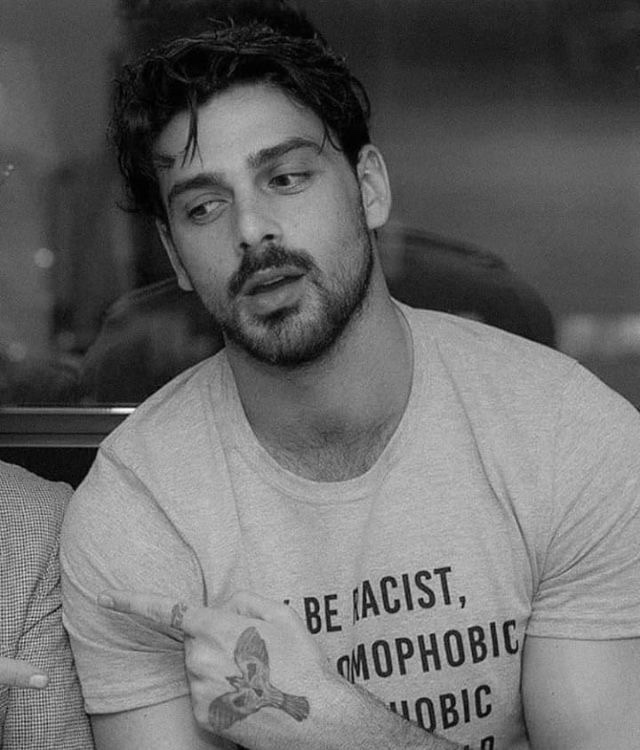 Base umum bisa follow @cornerfess tweet media