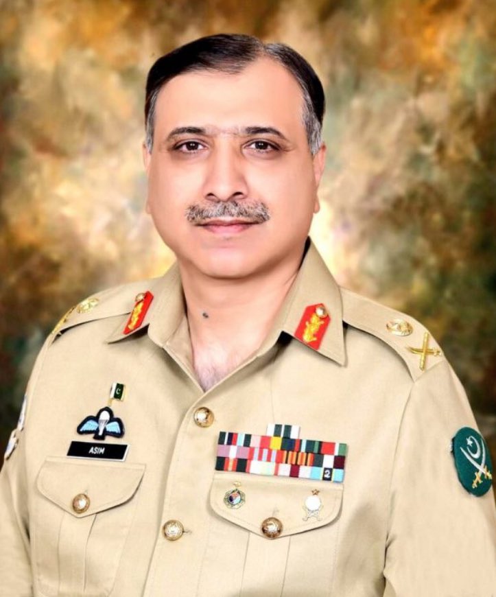 ڈی جی آئ ایس آئ ، وزیراعظم کے قومی سلامتی کے مشیر  لیفٹیننٹ جنرل محمد عاصم ملک ⚔️
اللہ رب العزت آج پاکستان کو جو کامیابیاں اور عزت عطا فرما رہا ہے اس کے پیچھے اس بندے کی دن رات کی انتھک محنت ہے جو کیمروں کے سامنے نہیں آتا 
مقامی و عالمی میڈیا کے سامنے اسحاق ڈار اور شہباز شریف ہیں