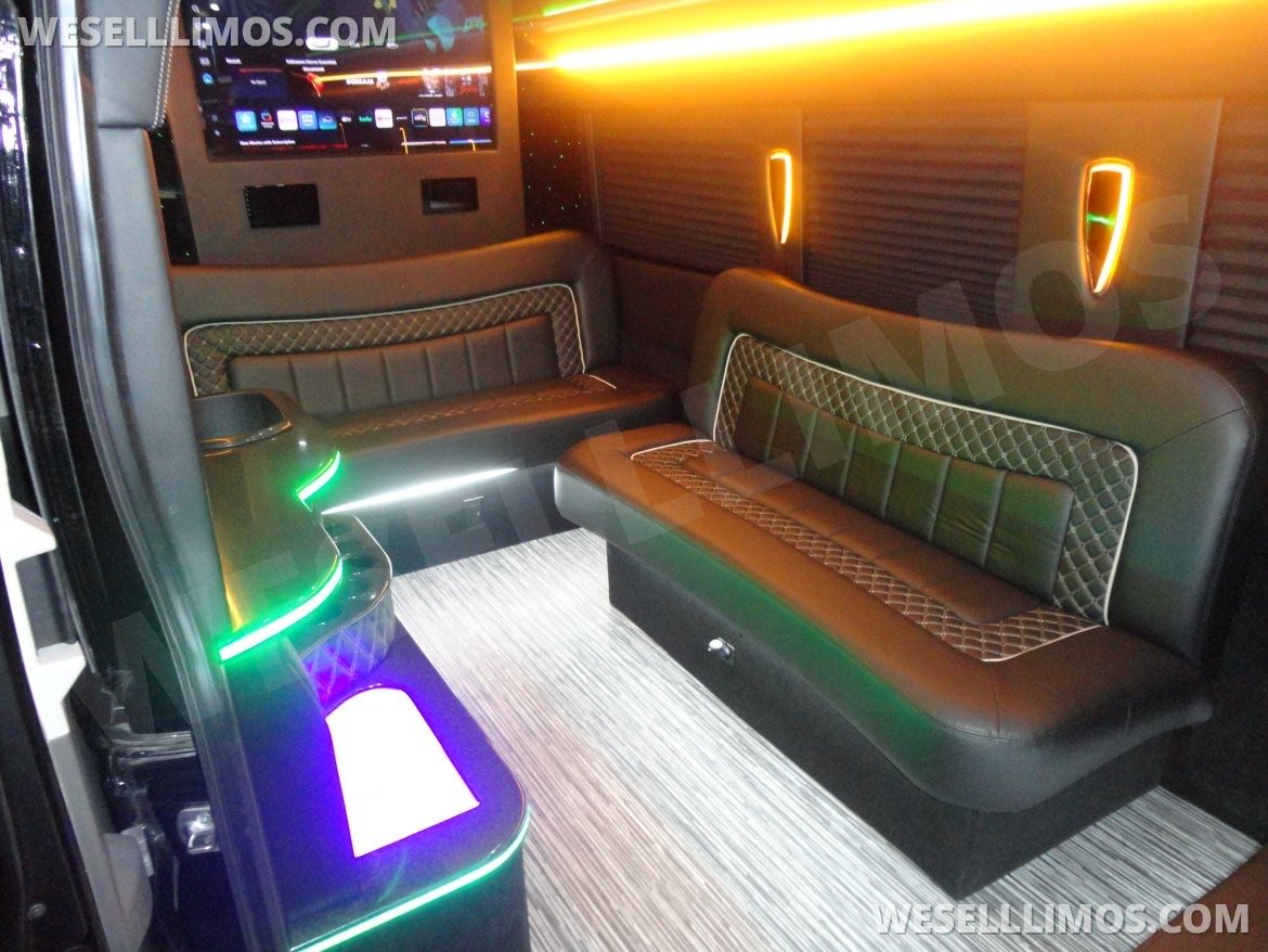 CleveCorpLimo's tweet photo. Looking for a luxury ride for concert season, weddings, corporate meetings, facility visits? https://t.co/fSR89Fl78W