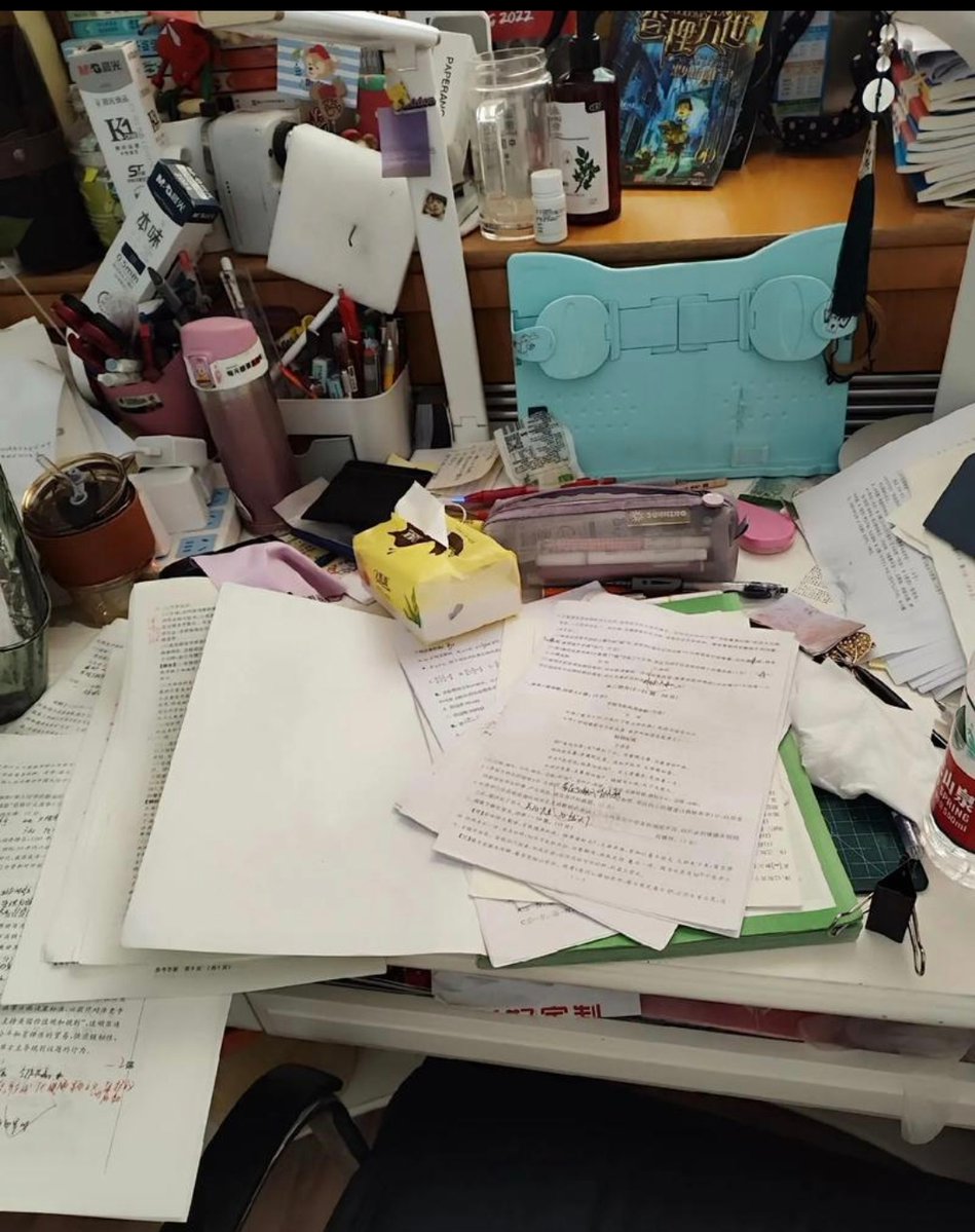 Dee Vorced tweet media