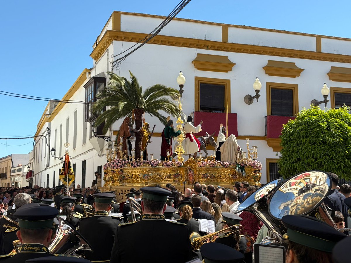 AMVEsperanza's tweet photo. Iniciamos nuestra Semana Santa 2026 con un radiante Domingo de Ramos junto a @HdadTrinidad 

Gracias Utrera por el cariño recibido en todo momento.

#AMVE #SS26 #Getsemani #sonesdeesperanza https://t.co/ERoIZbzJ5t