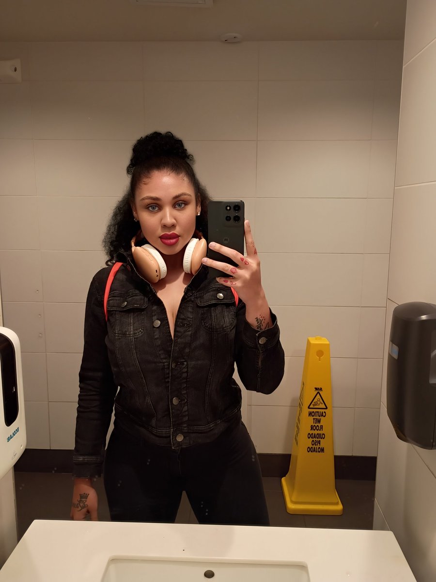 S.I.M.O.N.E tweet media