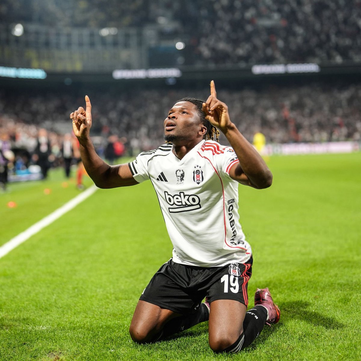 El Bilal Touré, Fenerbahçe derbisinde forma giymek istiyor. (Yağız Sabuncuoğlu)

Ama oynaması halinde sakatlığının tekrar nüksetme riski yüksek.