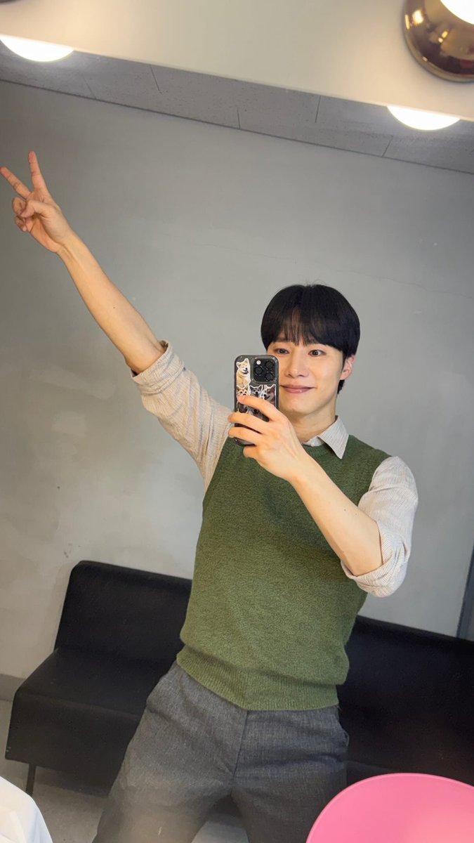 h0tchive's tweet photo. 230329 #문성일 배우님 인스타 스토리 https://t.co/g4AM4syTnM