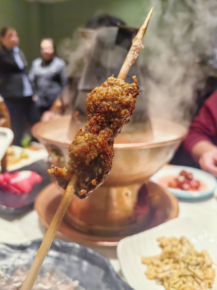 Davi0323's tweet photo. 铜锅涮羊肉!一口就上头Copper Pot Lamb Hot Pot! Addictive in one bite 🥘 #ChineseHotPot #BeijingEats https://t.co/nFXAoLo5C2