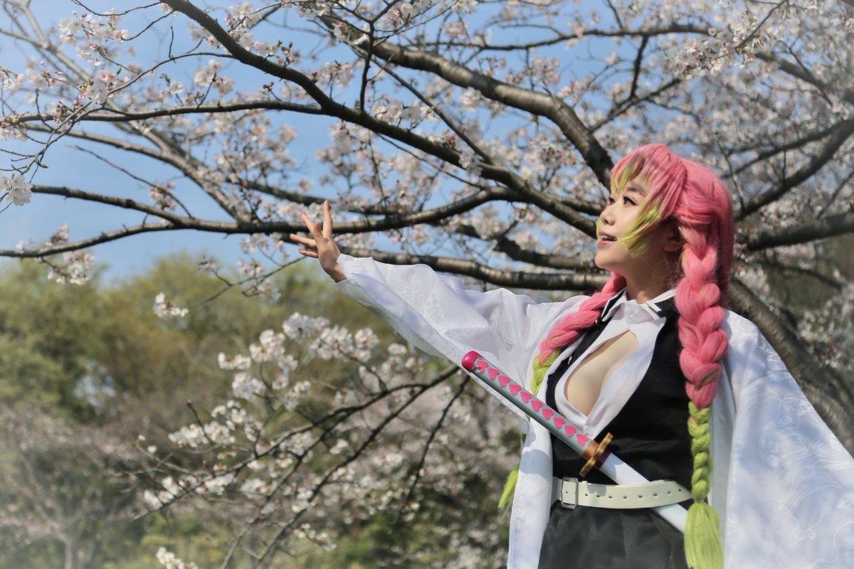 xxtowataxx's tweet photo. ⚠︎コスプレ
深夏がめっちゃ綺麗に撮ってくれた〜🌸✨
まさか私が蜜璃ちゃんをやる日が来るとは…
衣装一式貸してくれた深夏に感謝🙏
♡photo by ＠m1natsu ♡ https://t.co/7dz2ZAXrDj