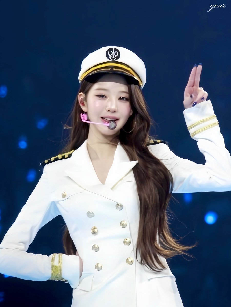 fallinive04's tweet photo. 260322 IVE fancon 

원영선배 ..🐰💞

#아이브 #장원영 #IVE #JANGWONYOUNG https://t.co/yaLhIJqvRN