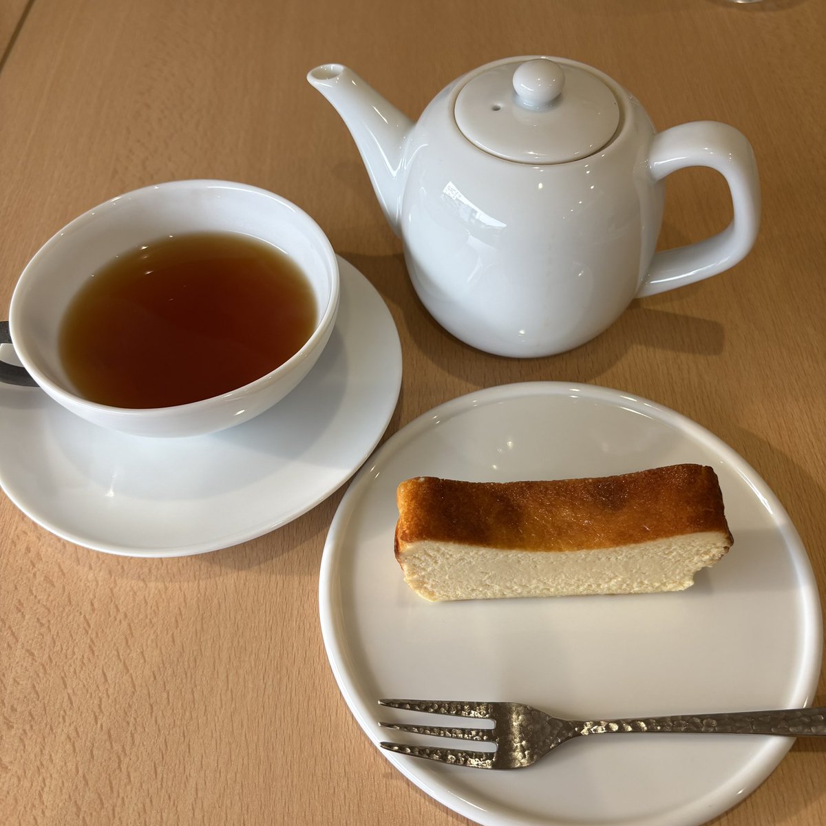 toko0113's tweet image. 今日のティータイム
ジュビロ負けたから美味しいものを…
久しぶりに moimoi へ
ディンブラとベイクドチーズケーキ
紅茶もケーキも美味しいお店です
おすすめ
ちょっと遠いけどまたいきたいな

#moimoi
#モイモイ
#おすすめ