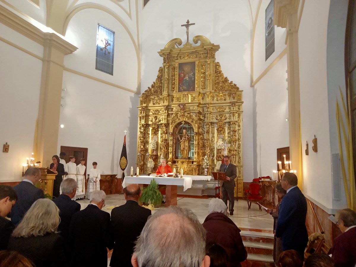 SJBLosDescalzos's tweet photo. Así hemos celebrado el Domingo de Ramos en nuestra parroquia,juntos,  en familia.
Qué tengáis una buena y Santa Semana Santa, que nuestro comportamiento en la calle sea luz para otros
Qué reflexionemos y sigamos a Cristo ahora más que nunca. https://t.co/jG2Q4PQ7yv