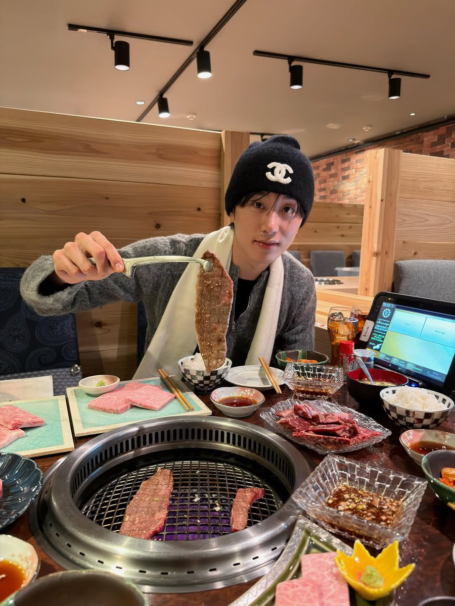 𝙀𝙨𝙩. tweet media